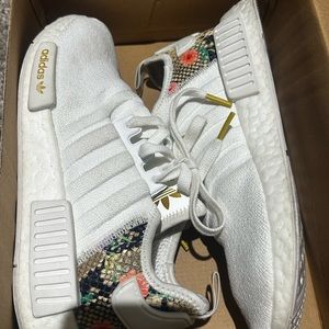 Addias NMD_R1